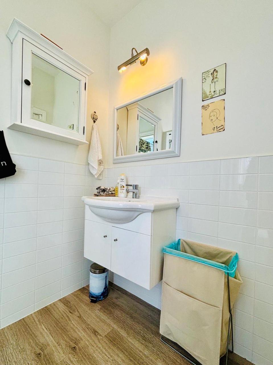 Papanui Paris Inspired Apartment Christchurch Esterno foto
